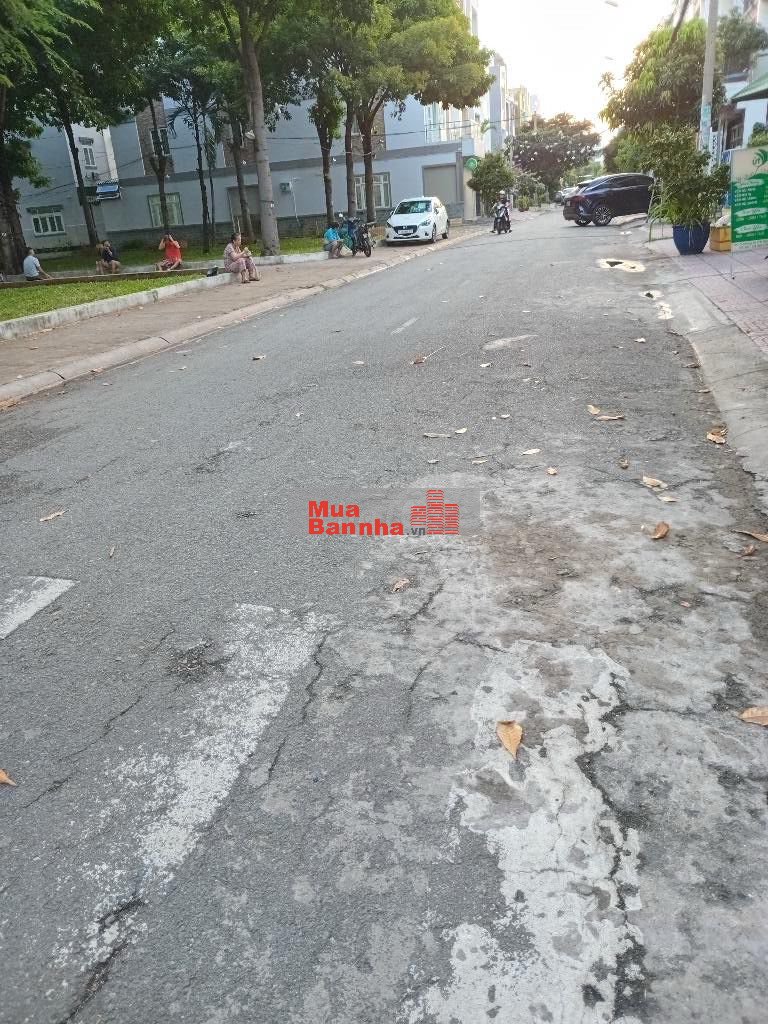 Nhà KDC TÊN LỬA 1, Bình Tân. DT: 5x20m, 4 tầng. Giá 11.9 tỷ TL