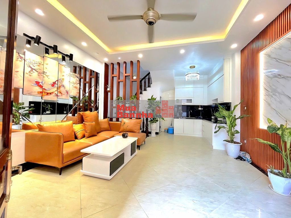 BÁN NHÀ PHỐ TRẠM, 50M RA MẶT PHỐ - 32m2, CHÀO 6.8 TỶ