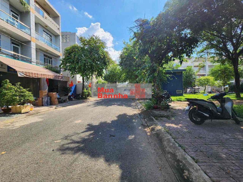 Nhà mặt tiền, mới, gần aeon, có công viên, vô ở ngay