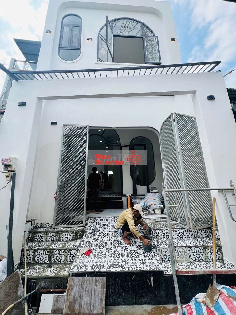 Nhà mới xây 1 trệt+1 lầu 5×12 sẳn nội thất- hẻm 4m hồ học lãm