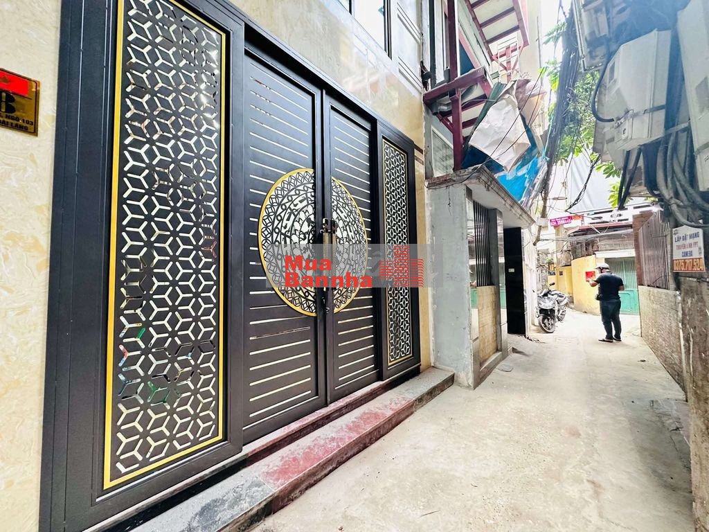 Vị trí Pháo Đài Láng cách phố 40m, 44m2, xây 5 tầng, mặt tiền 3.8m