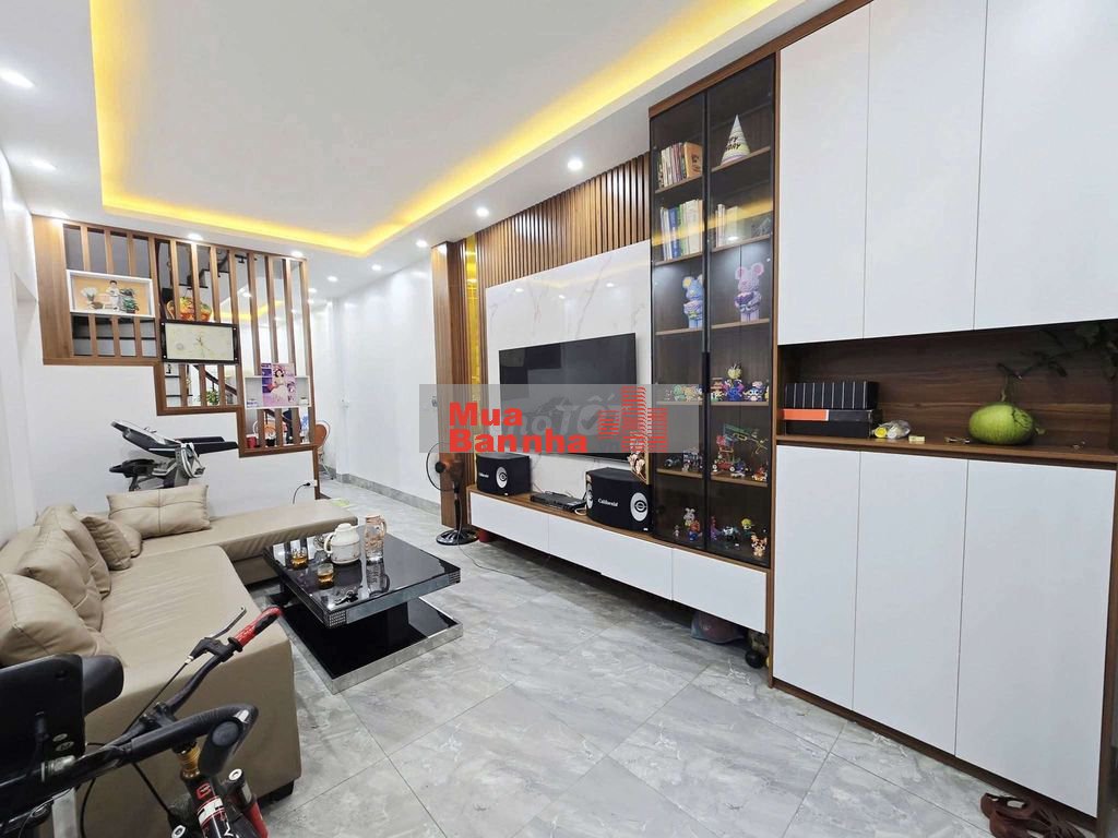 Siêu đẹp bán nhà gần phố Vũ Hữu gần Lê Văn Lương 42m2, 4 tầng, 4PN