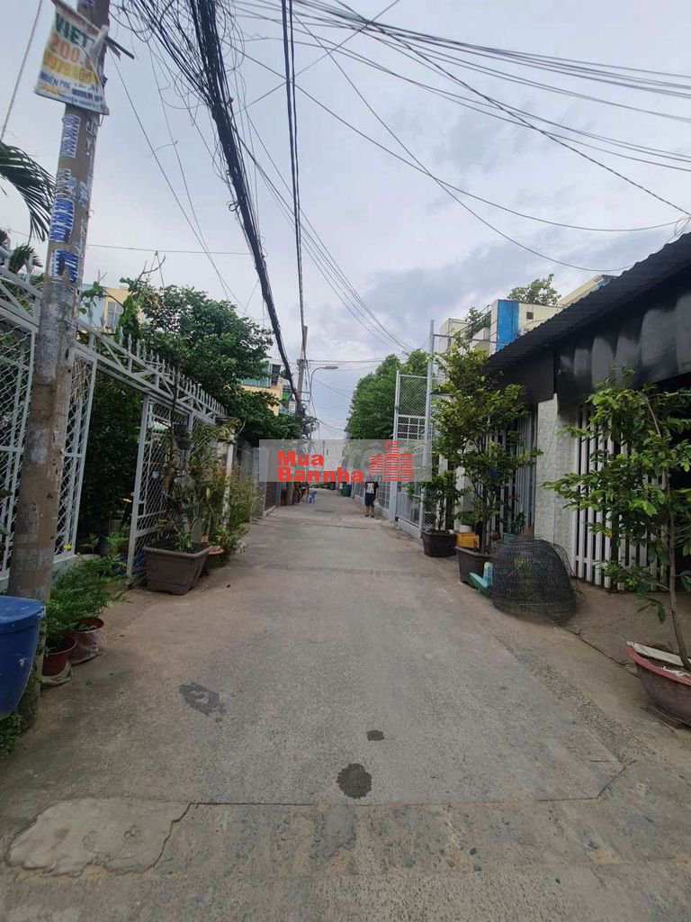 Cần bán nĥà cấp 4 .P TTN .Q12 .DT 5,1 X 23 hẻm xe tải.giá 6ty4 TL.mạnh