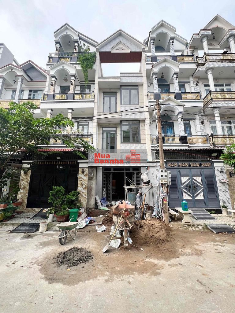 NHÀ 3 lầu .Đường 10m .KHU DÂN CƯ HOÀNG HOA LONG HẬU