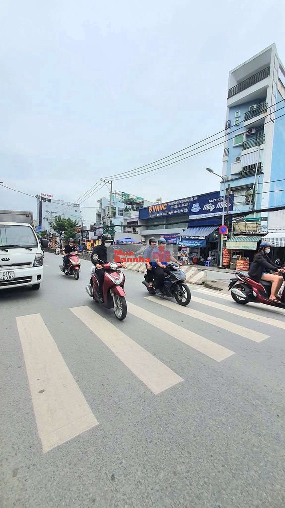 Bán gấp nhà nở hậu Huỳnh Tấn Phát, Quận 7 (gần cầu Tân Thuận), hơn 4tỷ