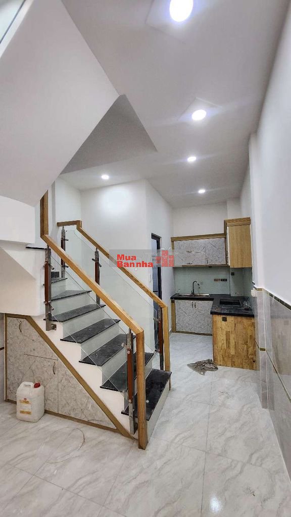 nhà mới khu Tân Tạo 2 tấm, 2 ngủ, 2wc, s thượng đúc thoáng mát