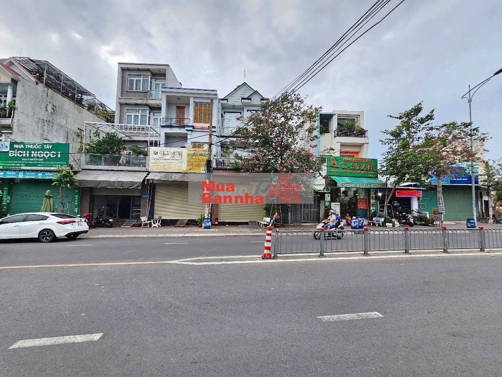 Nhà mặt tiền kinh doanh gần BigC Go, phường Đông Hòa, TP Dĩ An.