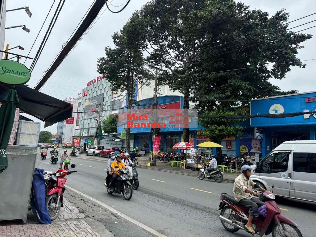 BÁN NHÀ 70M2 ĐỐI DIỆN VINCOM LÊ VĂN VIỆT CHỈ HƠN 4 TỶ