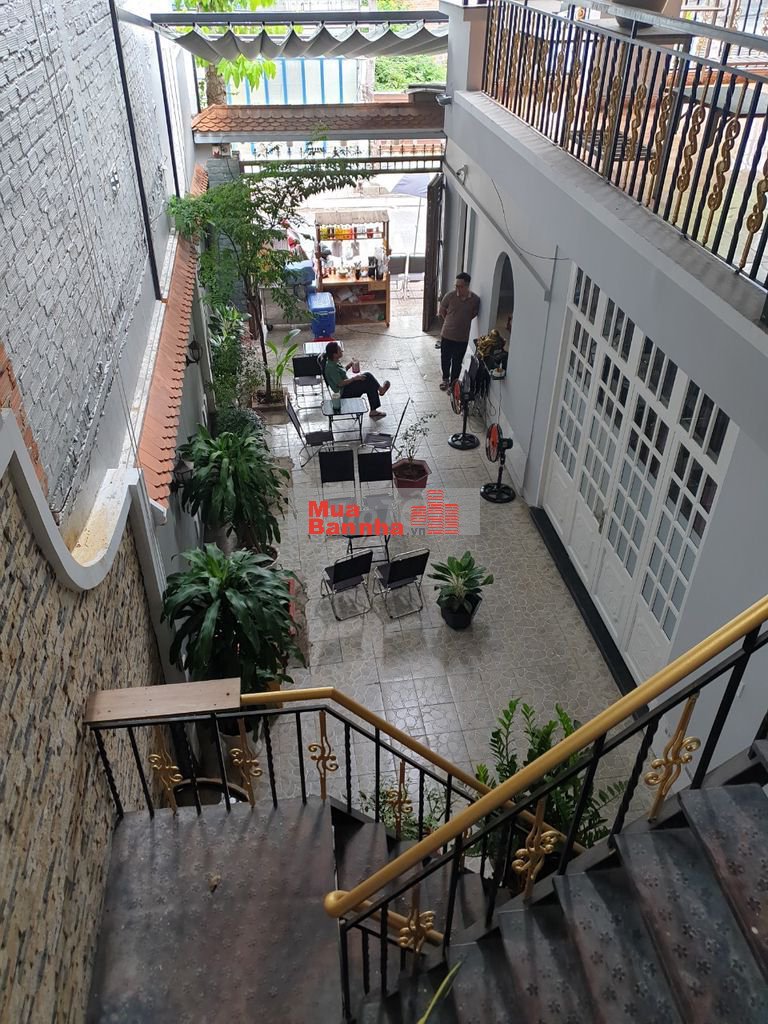 Biệt thự mini 8x20m, 1 lầu + mái ngói, đường 10m, gần chợ Bà Điểm HMon