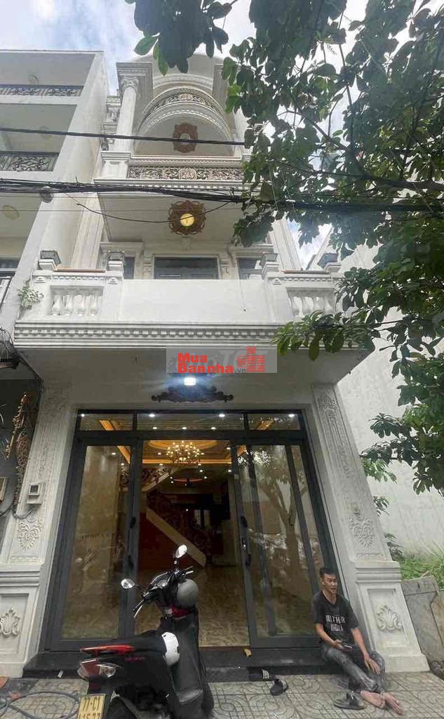 BÁN NHÀ SHR NGAY CHỢ TKTQ. SỔ VUÔNG VỨC 0 LỘ GIỚI. Ô TÔ NGỦ TRONG NHÀ