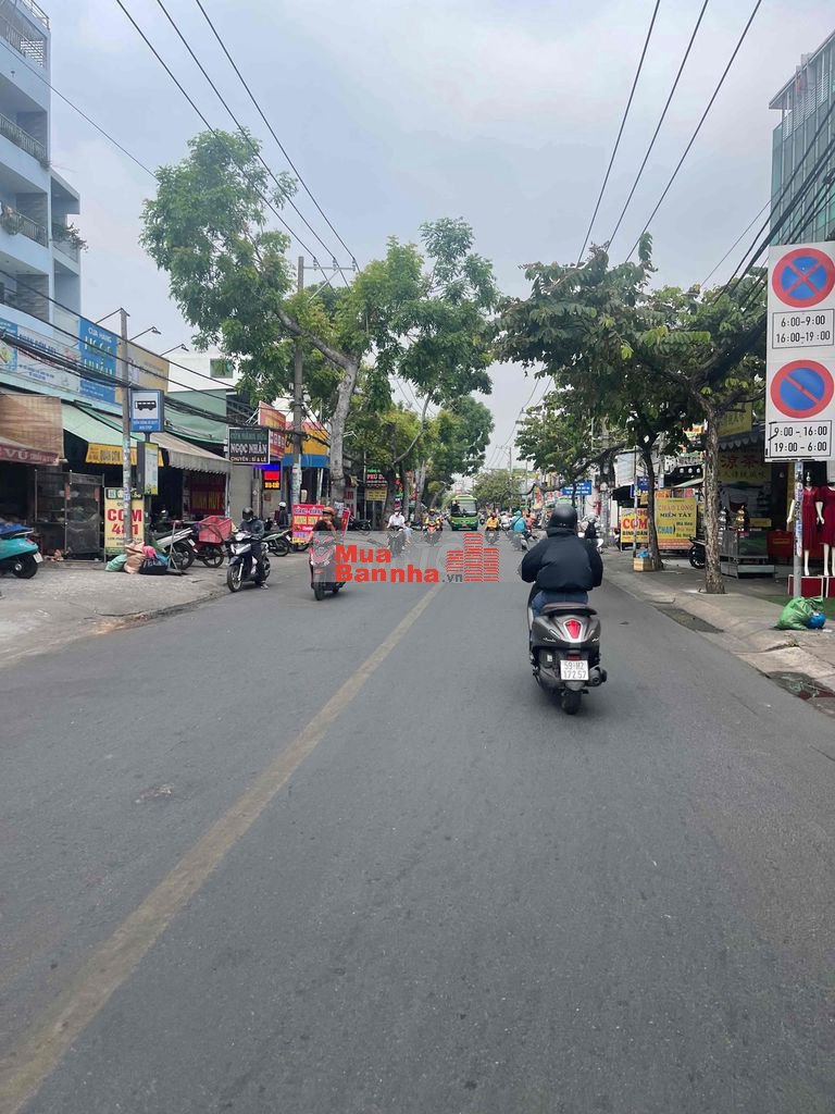 mtkd hương lộ 2 dt 4x16 nhà mới có lầu ngay bốn xã