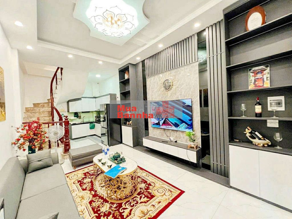 Chính chủ bán nhà Vĩnh Hưng 32m 5 tầng 6,2tỷ. Ô tô đỗ ngày đêm, sđcc