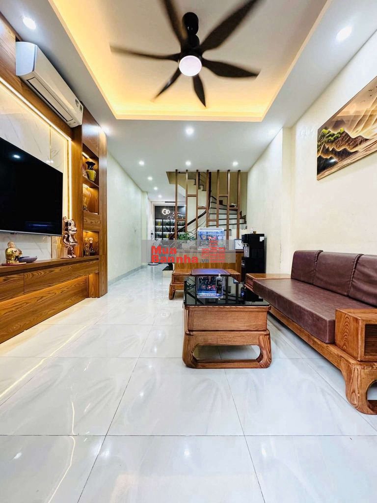 Cực Gấp! Phố Yên Lãng, gần phố, ngõ thông, ô tô đỗ cổng, 42m2*5T