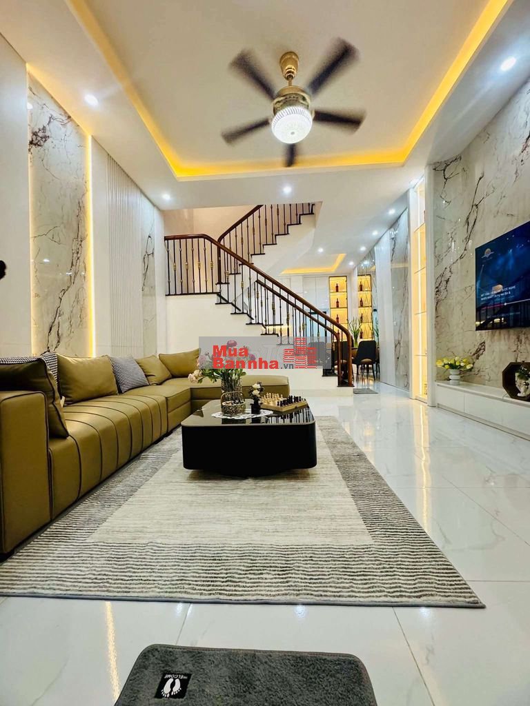 Cực Hiếm! Thái Thịnh, lô góc, sát phố, ngõ nông, 25m ra phố, 43m2*5T