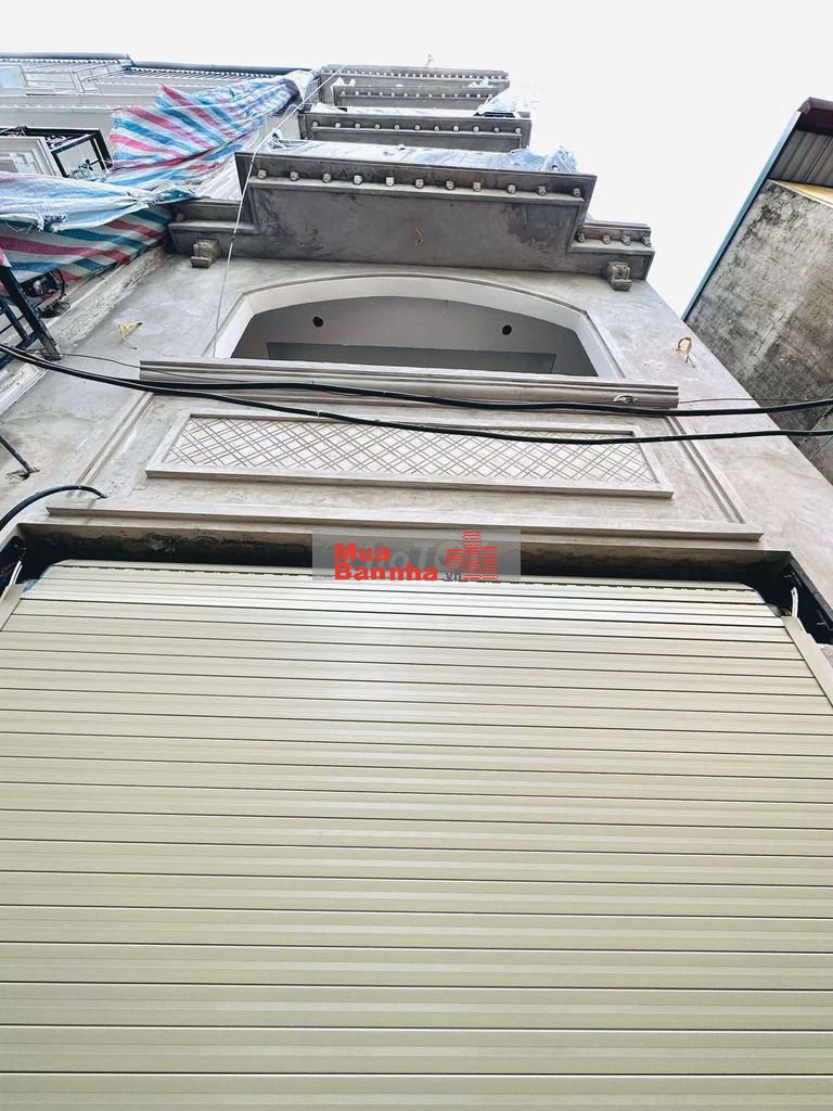 Nguyễn Khánh Toàn 6 tầng thang máy 9.5 tỷ ngõ thông rộng gần phố