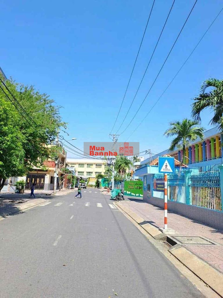 NHÀ 4 TẦNG MẶT TIỀN NỘI BỘ CÓ LỀ RỘNG ĐƯỜNG BÙI MINH TRỰC P. BÌNH ĐÔNG