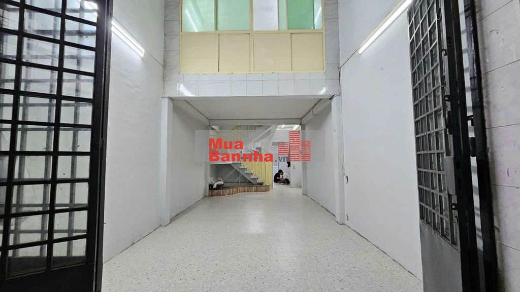 Nhà hẻm xe hơi quận 11 Lạc Long Quân, gần chợ Bình Thới