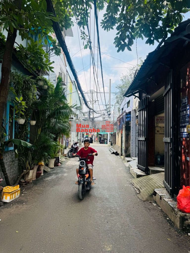 Bán nhà phố hẻm xe hơi