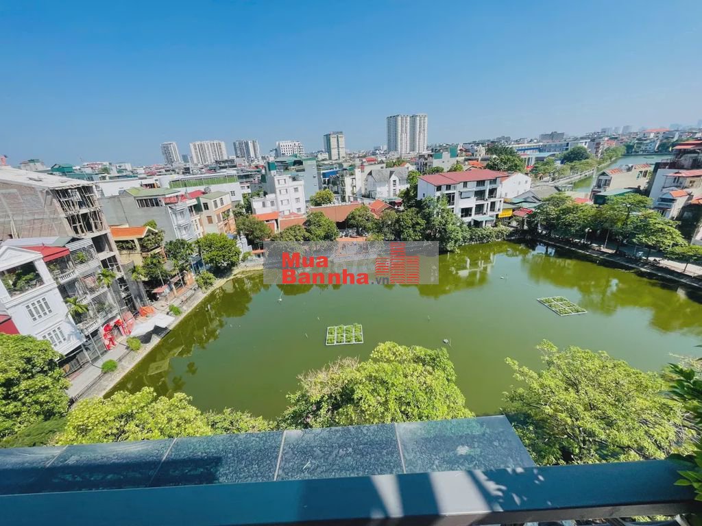 Chính chủ bán nhà mặt phố Bồ Đề view hồ 3 mặt thoáng, sổ vuông nở hậu.