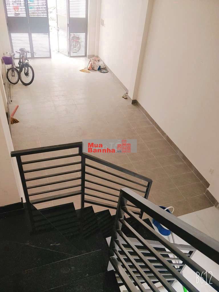 Nhà 1 trệt 2 lầu, hẻm xe hơi 6m, Đình Phong Phú,đang cho thuê 12 triệu