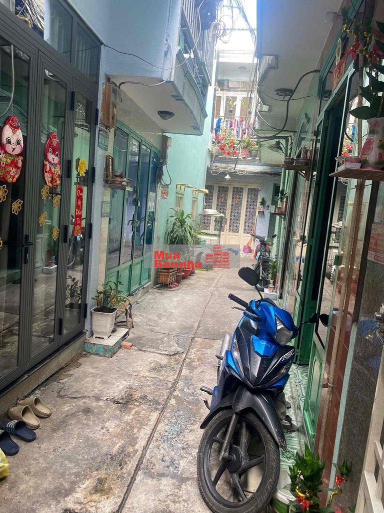 Cần bán gấp nhà kế hẻm xe hơi gần vị trí tiện ích