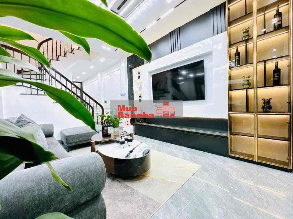 Gần quận uỷ Hoàng Mai nhà đẹp thang máy mới kinh koong 2 thoáng sổ CC