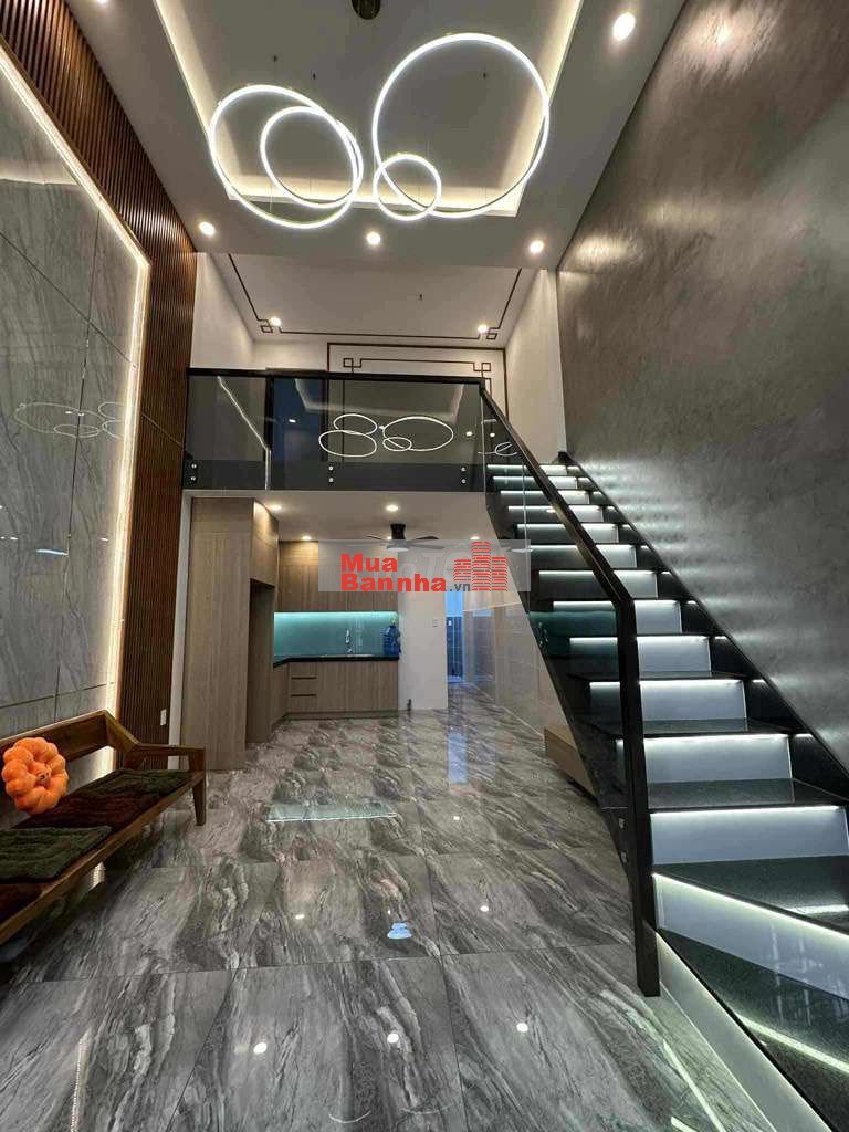 Nhà đẹp có nội thất tch 36 gần cvpm qt giá 3tỷ9 tl 2pn 2wc xe hoi 60m