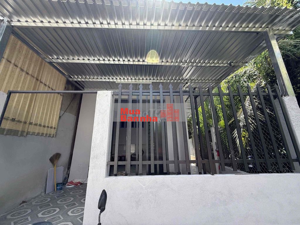 Nhà Cấp 4 Xây Kiên Cố 100m2 Ngay Ngã Ba Tân Kim Sổ Hồng Riêng Còn Bớt