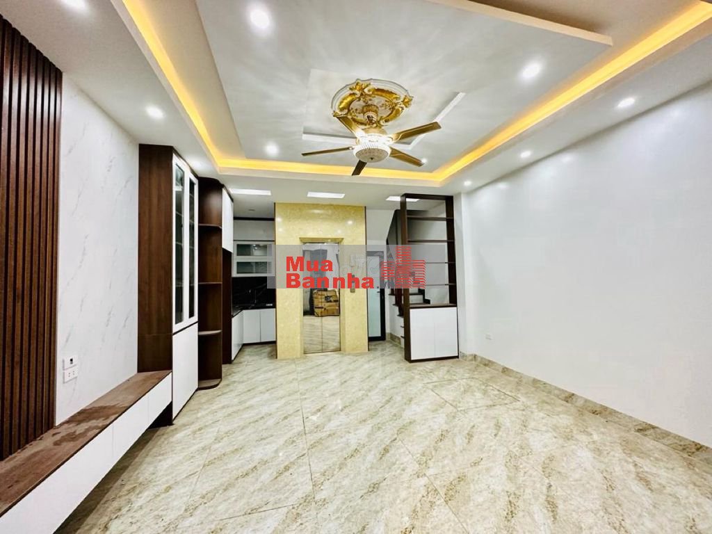 Nhà đẹp CẦU GIẤY 37m 5t THANG MÁY sổ đẹp, ngõ nông, 50m ra mặt phố oto