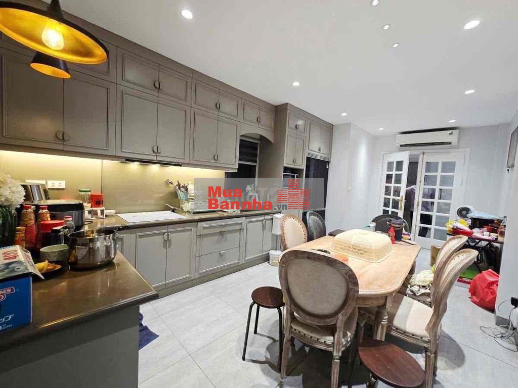 Hiếm! Bán nhà Lạc Long Quân, 48m, 5 tầng, gần phố, Hồ Tây, ở ngay!