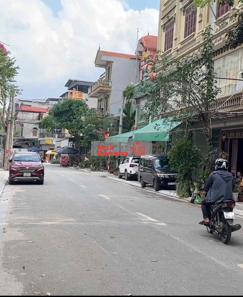 Gấp! Bán nhà Ngoại Giao Đoàn 55m, mặt tiền 8m, lô góc, ô tô tránh!