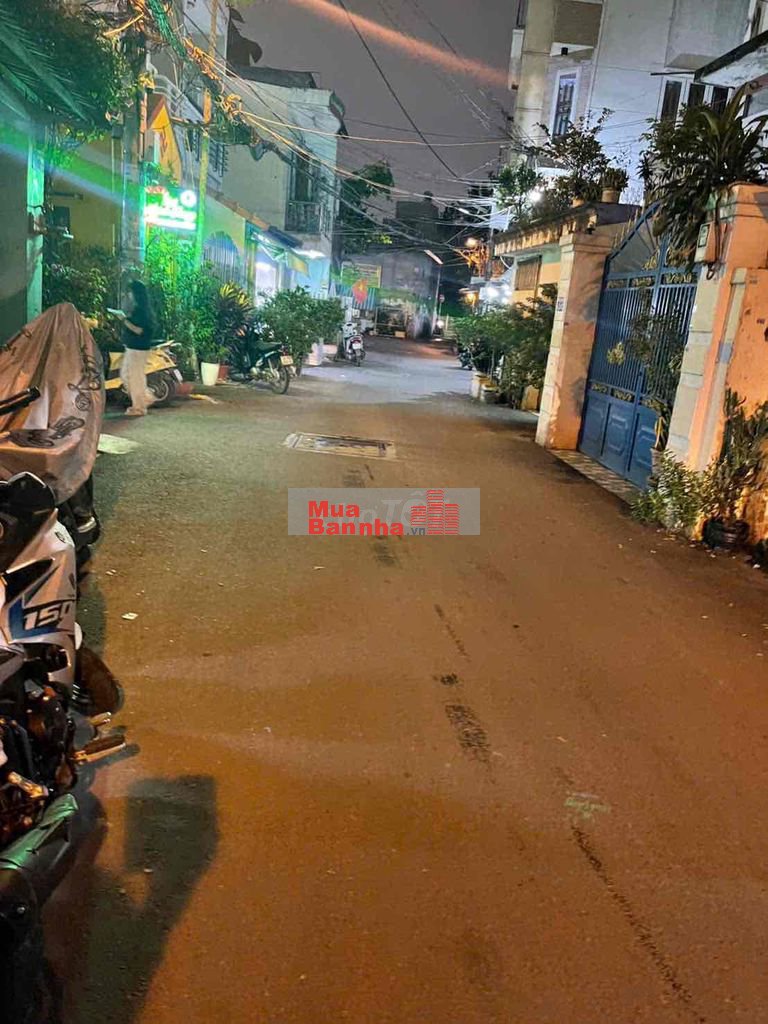 DT 32m. 1 trệt . 1 lầu . 3PN . 2WC . SHR . Nhà mới 100%