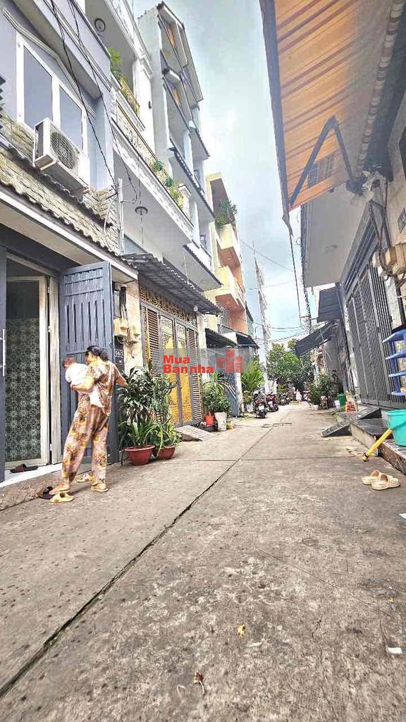 BÌNH HƯNG HÒA A - BÌNH TÂN       NHÀ ĐẸP ,VỊ TRÍ VÍP CÁCH 3 BƯỚC CHÂN