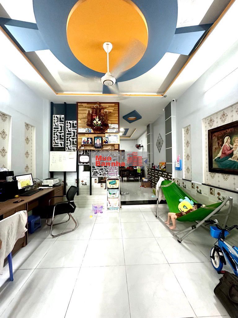 Bán nhà ngay chợ Hiệp Bình 57.4m2, 2 tầng 2PN sát mặt tiền, giá 5.6 tỷ