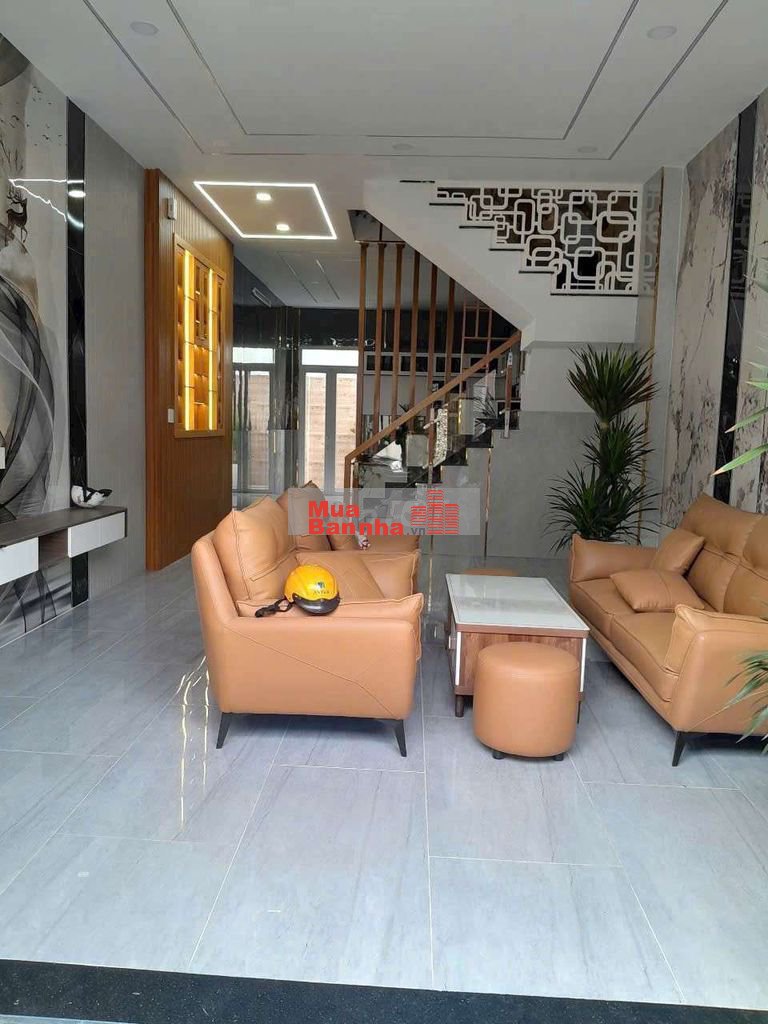 Nhà mới xây 3 tầng 1/ đường nhựa 10m thông Lê Thị Riêng,DT: 4,55x18,50