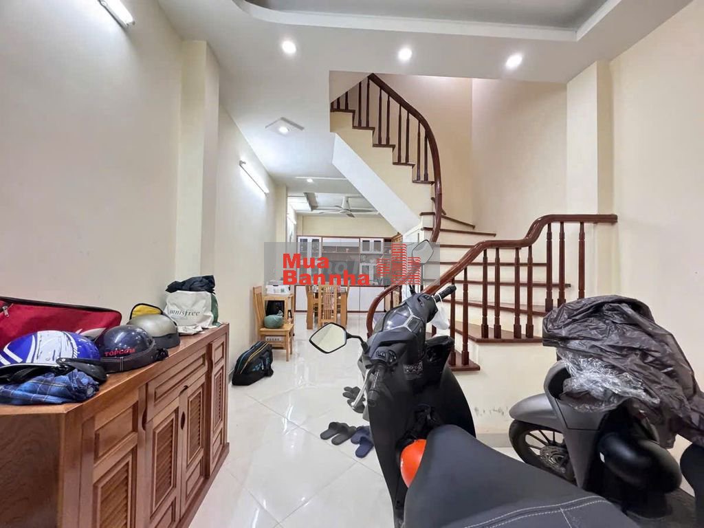 Bán nhà Huỳnh Thúc Kháng, ngõ thông, 10m ra phố, nhà dân mới, giá rẻ