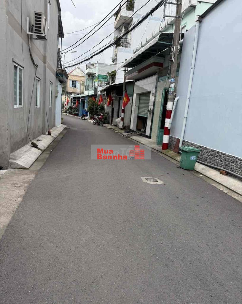 Bán nhà 130m2 đường oto thông P Phú hữu q9 4,05 tỷ sổ hồng