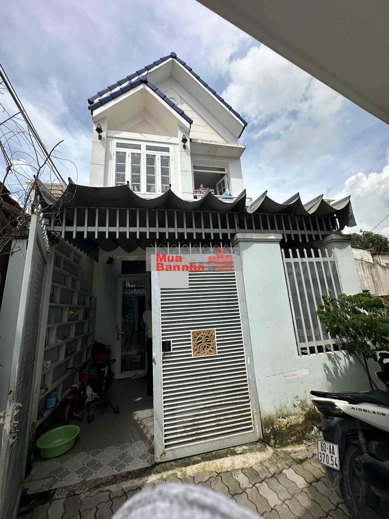 Cần bán nhà 1 trệt 1 lầu , gần chợ Tân Vạn , Bến xe buýt 150