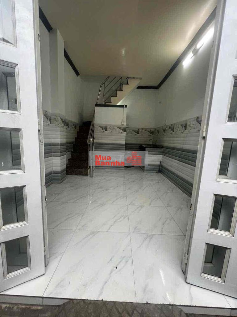 Nhà Bán .DT 3x5 .2 lầu .2 phòng .3 tolet . Kê khai 99 . mễ cốc p15 Q8