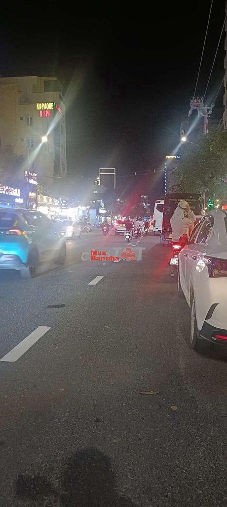 Nhà mặt tiền kinh doanh đường Núi Thành