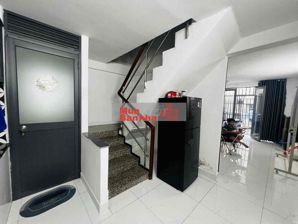 Nhà 2 tầng, hẻm xe hơi, ngay góc Phạm Văn Đồng và Kha Vạn Cân.