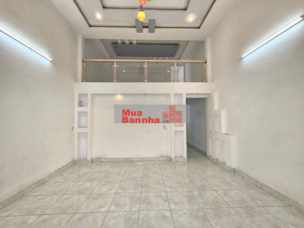 NHÀ GẦN BÊN HÔNG SIÊU THỊ GO , VỊ TRÍ TRUNG TÂM GIÁ RẺ