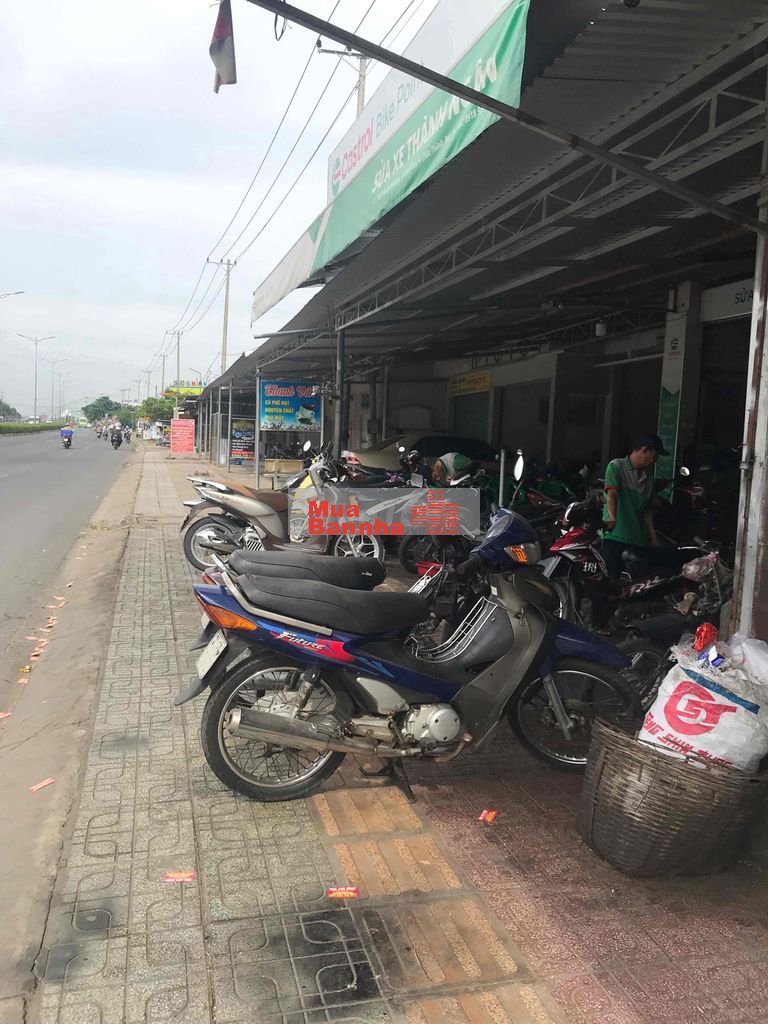 BÁN GẤP 2 CĂN MẶT TIỀN + 2 PHÒNG CHO THUÊ !!!