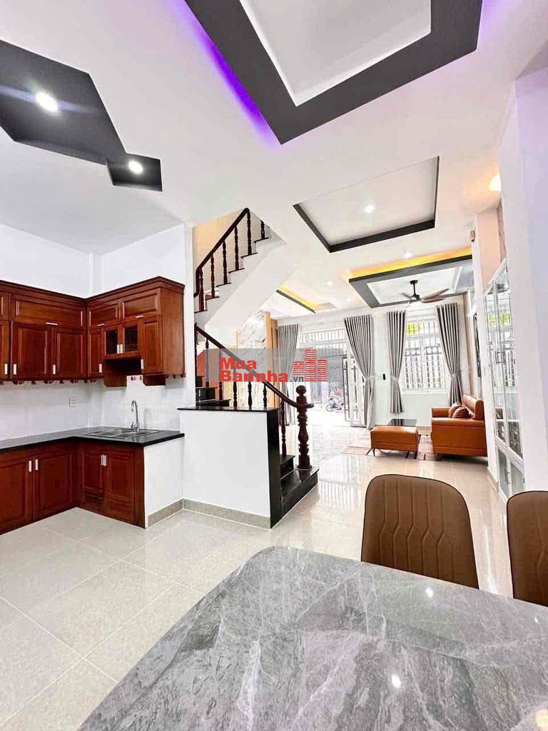 Kẹt vốn bán gấp nhà Lãnh Binh Thăng. Phường 11. Quận 11. Giá 2 tỷ 9