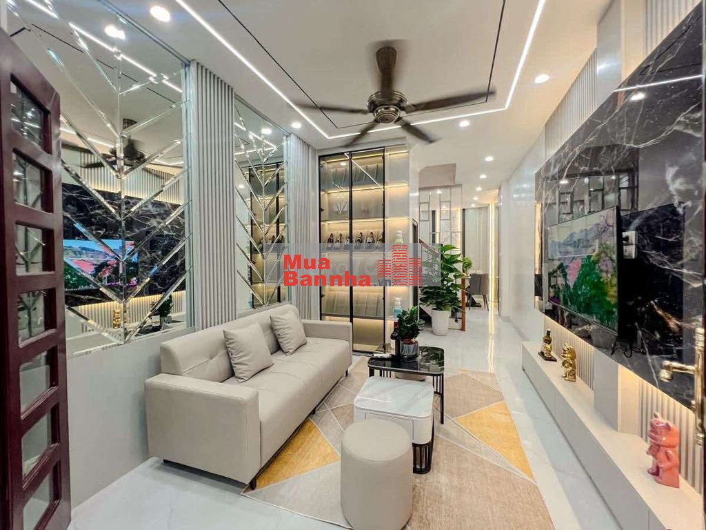 Bán nhà Hoàng Quốc Việt, 10m ra phố, ô tô, kinh doanh, 5PN, 43m2x4T