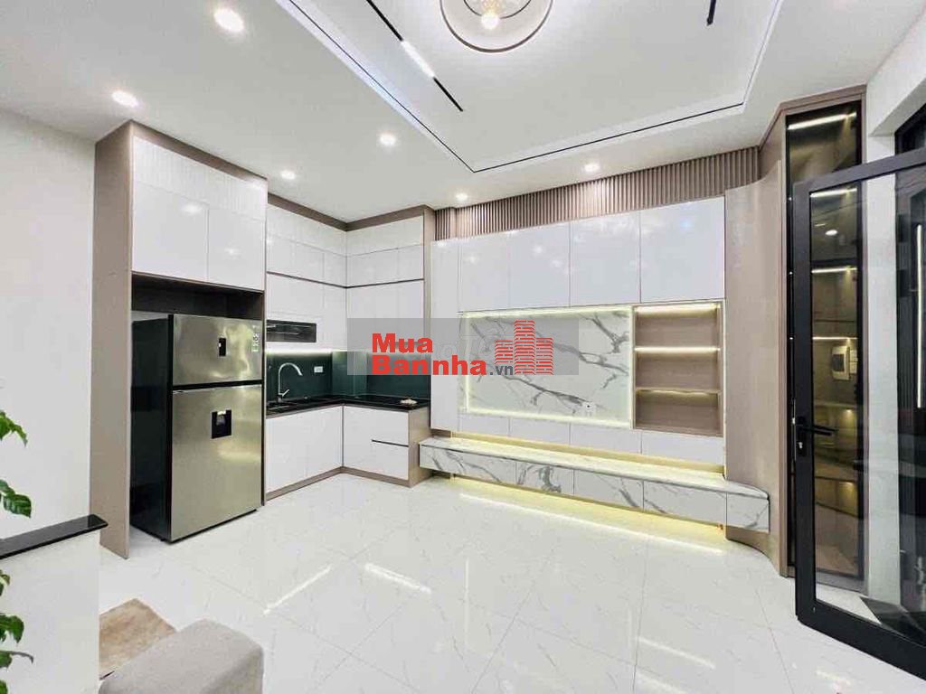 Ô tô đỗ cửa Minh khai, Thang Máy, lô góc, ngõ thông nông 45m.