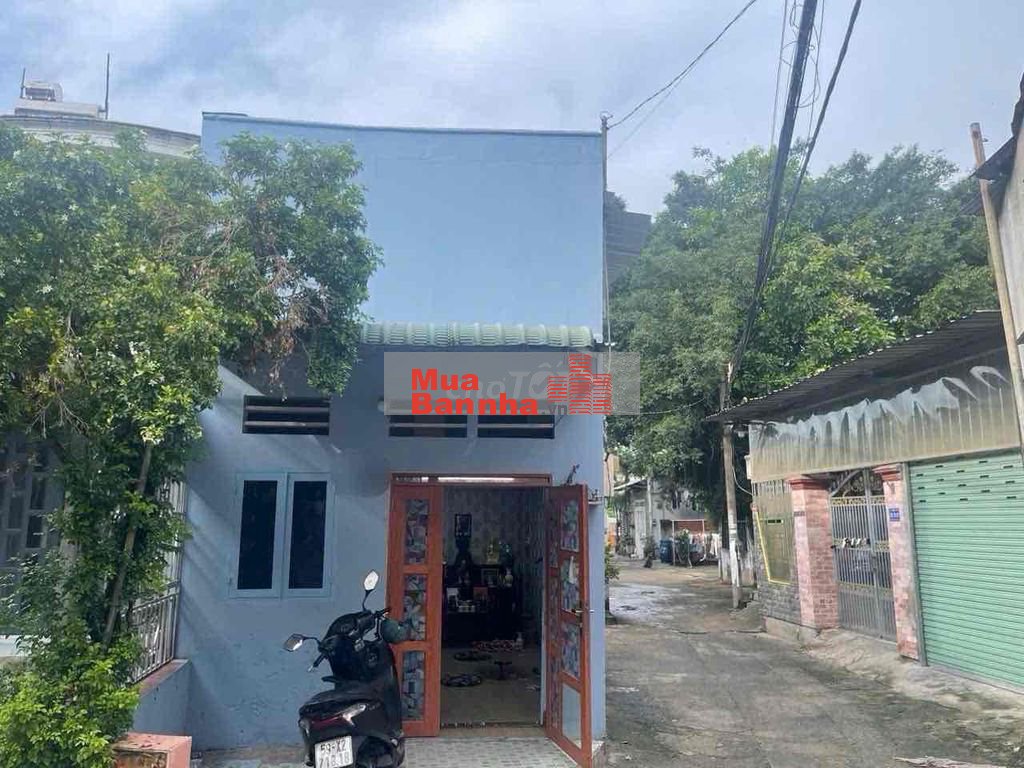 Nhà 2 tầng, 2PN, hẻm xe hơi, sổ hoàn công, không quy hoạch.