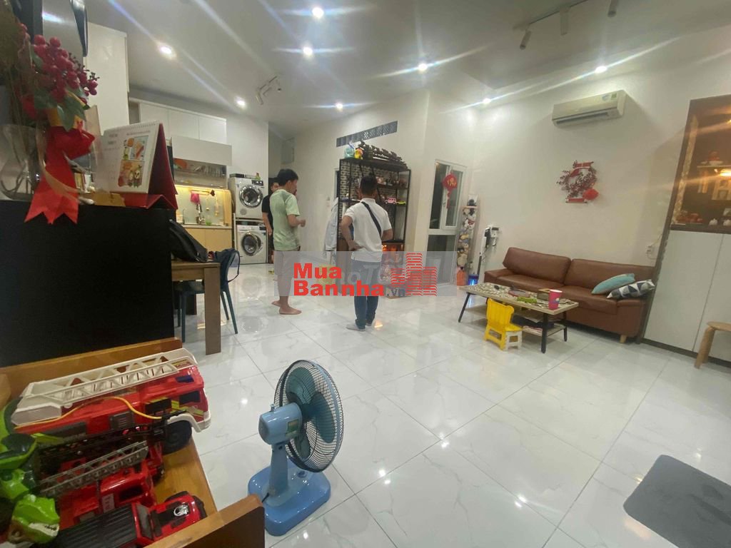 bán nhà ngay big c, 60 m 2 tầng 5 tyt xíu hẻm oto 5 m thông