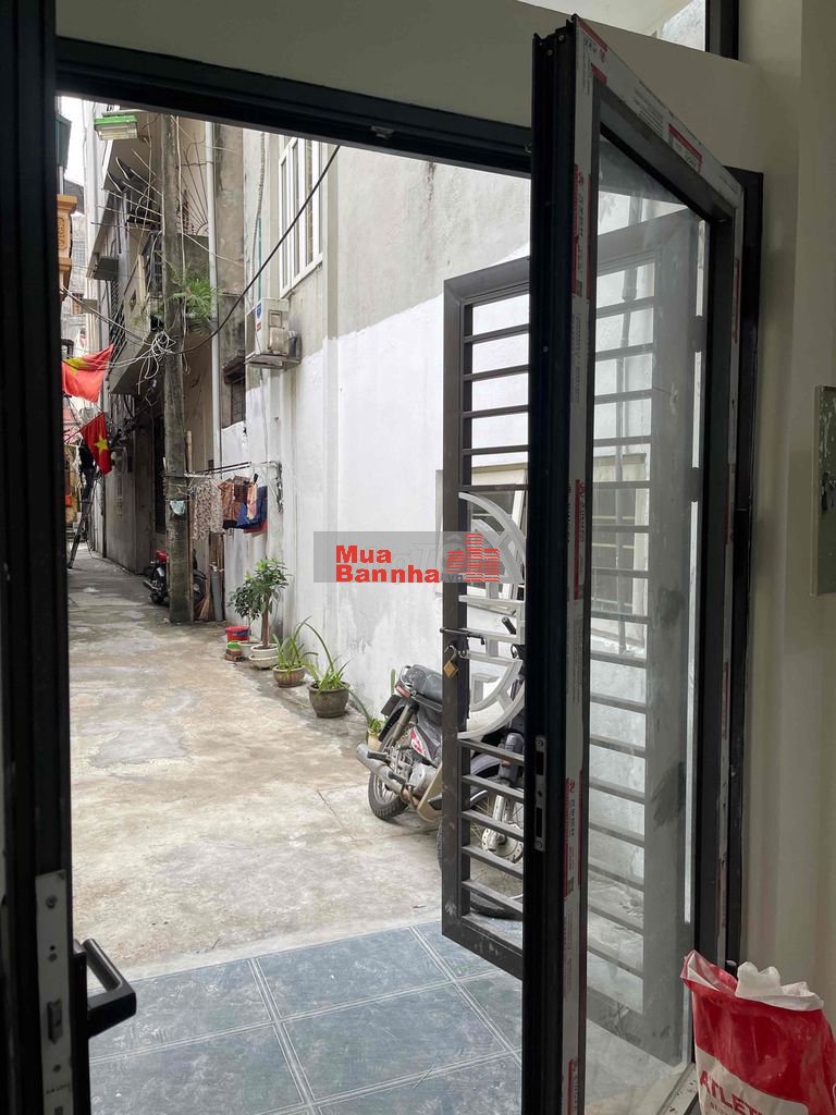 cần bán nhà sây mới thang máy diện tích số đỏ 63 m5 tầng 10 căn hộ kk