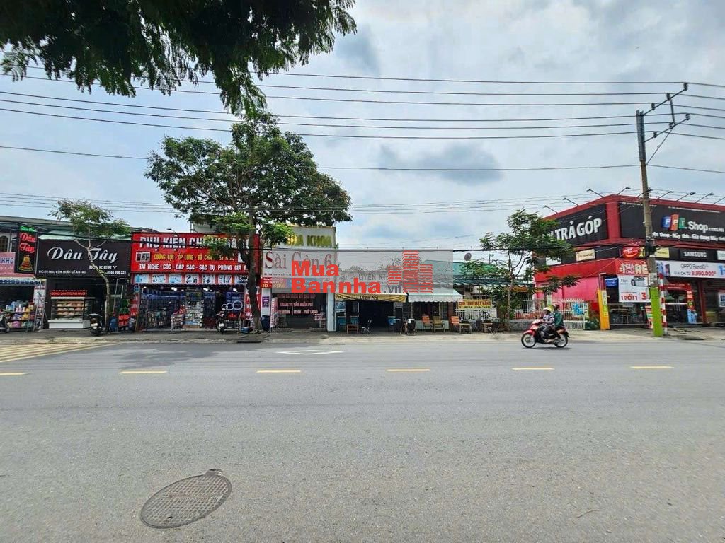 Nhà phố 220 ngang 7,5m đuòng Nguyễn Trãi ngay ngã tư Đồi Mồi Tp Dĩ An